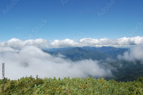 landscape from the top of the mountain with clouds (大雪山山頂からの景色)
