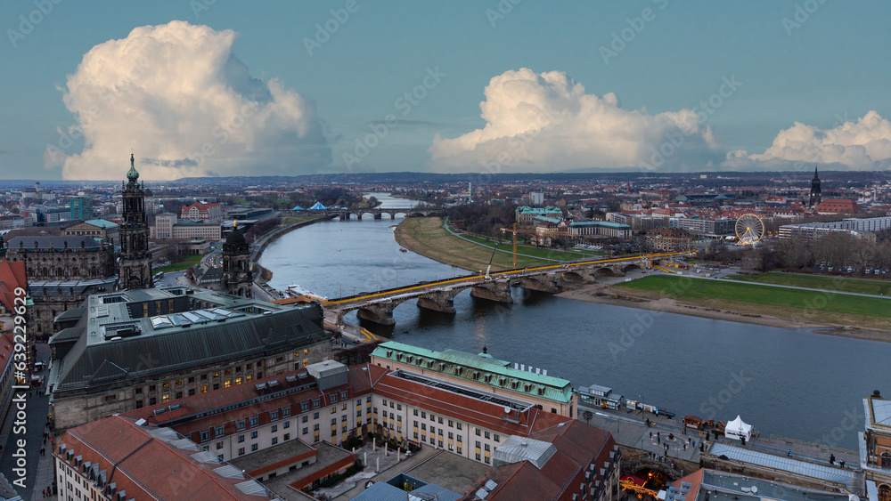Dresden, Blick vom Turm der Frauenkirche auf die Altstadt und Marienbrücke