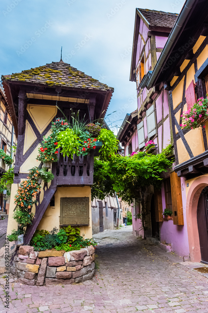 Rues du village d’Eguisheim, Alsace, France 