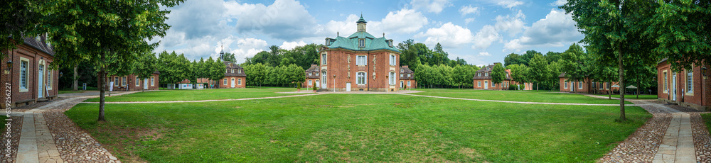 Panorama Schloß Clemenswerth mit Park bei Sögel