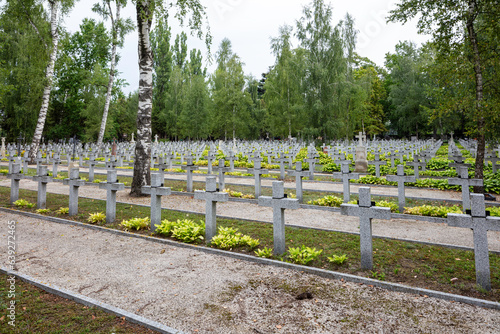 Polski cmentarz wojenny w Warszawie. Nagrobki żołnierzy z II wojny światowej