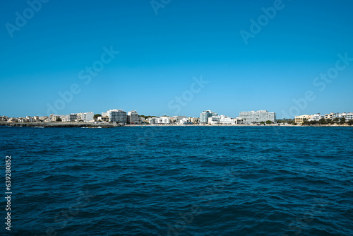 Fototapeta Naklejka Na Ścianę i Meble -  view of the sea and city