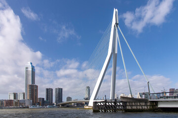 Fototapete Erasmusbrücke Rotterdam Maas Panorama mit Zalmhaven Tower  © Sonja