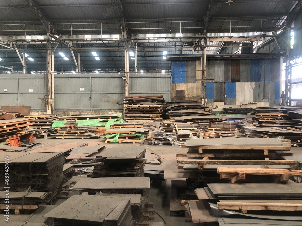 Warehouse of metal materials that are not maintained