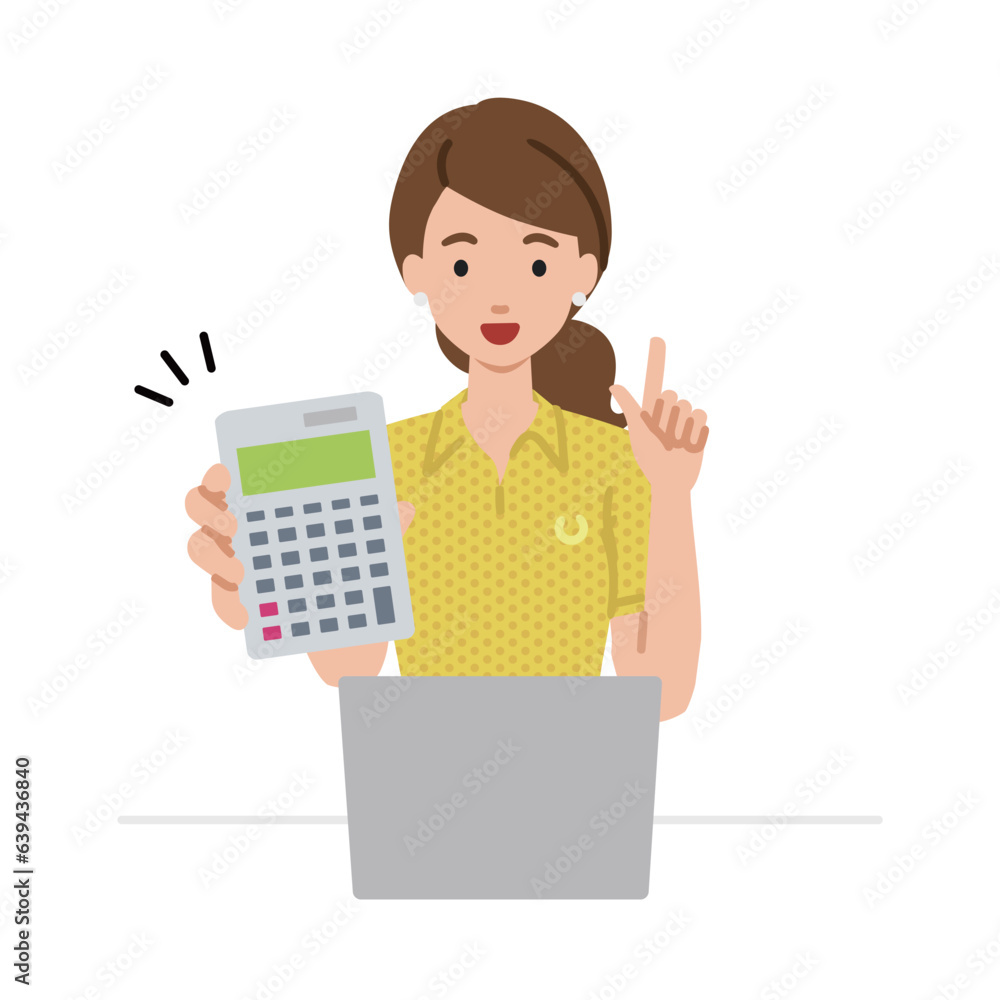 座ってデスクでノートPCを開いて電卓を持ってこちらに向けて見せているポロシャツの女性