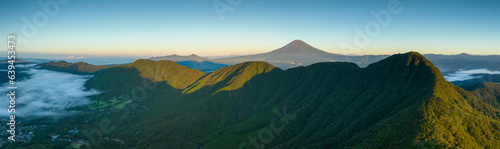 朝日を浴びる富士山と金時山の美しき稜線 photo