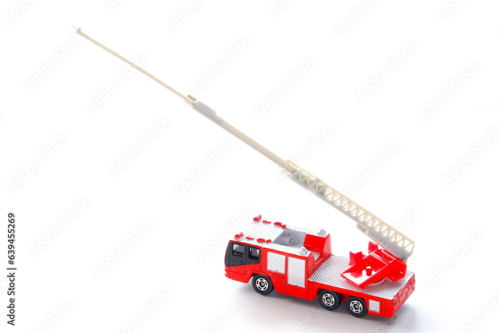 はしごを伸ばして活動する消防車(はしご車) はしごを伸ばして活動する消防車(はしご車)