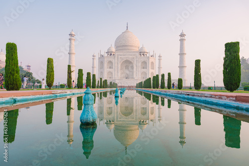 The architecture of the Taj Mahal is an ivory-white marble mausoleum on the south bank of the Yamuna River in the city of Agra, Uttar Pradesh, India.