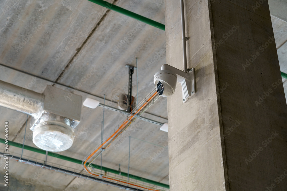 Obraz premium The digital security camera inside the warehouse