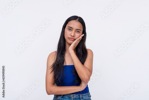 Quadro em tela A young Filipino woman feels like a total bummer after a bad toothache