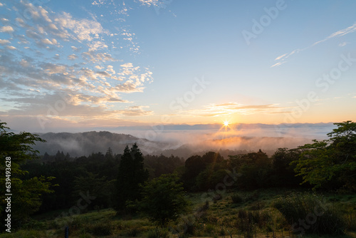南アルプスから昇る朝日と雲海 茶臼山高原