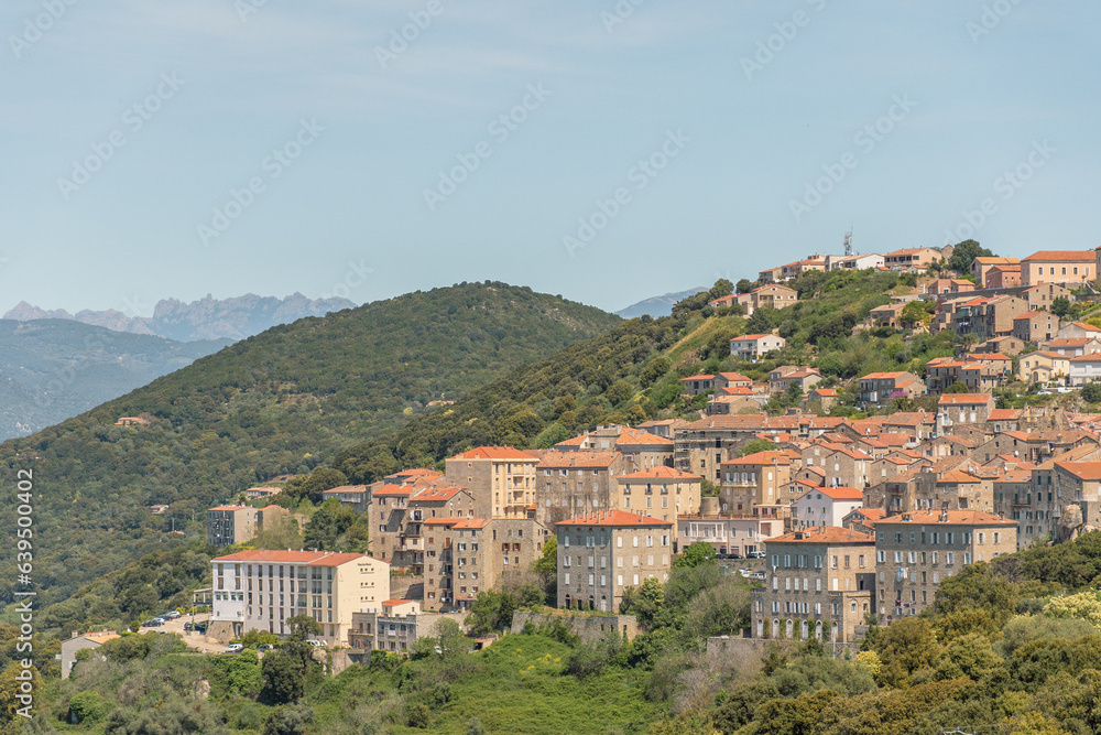 Le village de Sartène en Corse