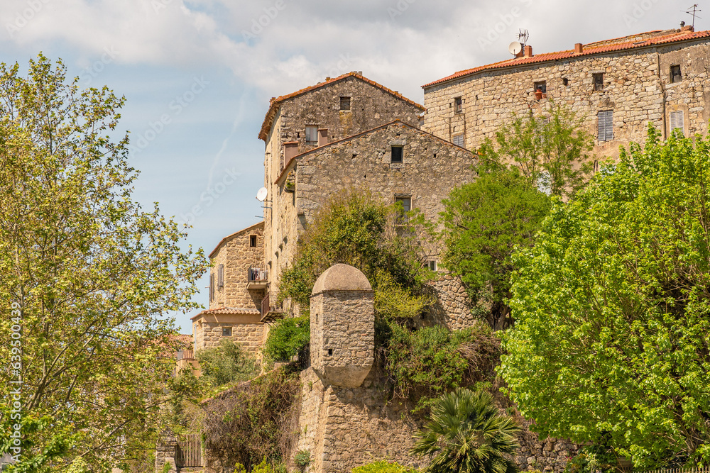 Le village de Sartène en Corse