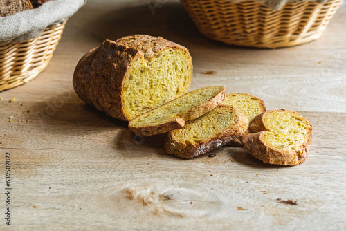 Cuadro en lienzo Pain au maïs dans une boulangerie