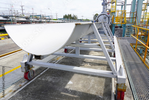 Fotografia Pig launcher and receiver unit in oil and gas separation plant