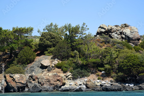 Felsenküste in der türkischen Ägäis bei Izmir