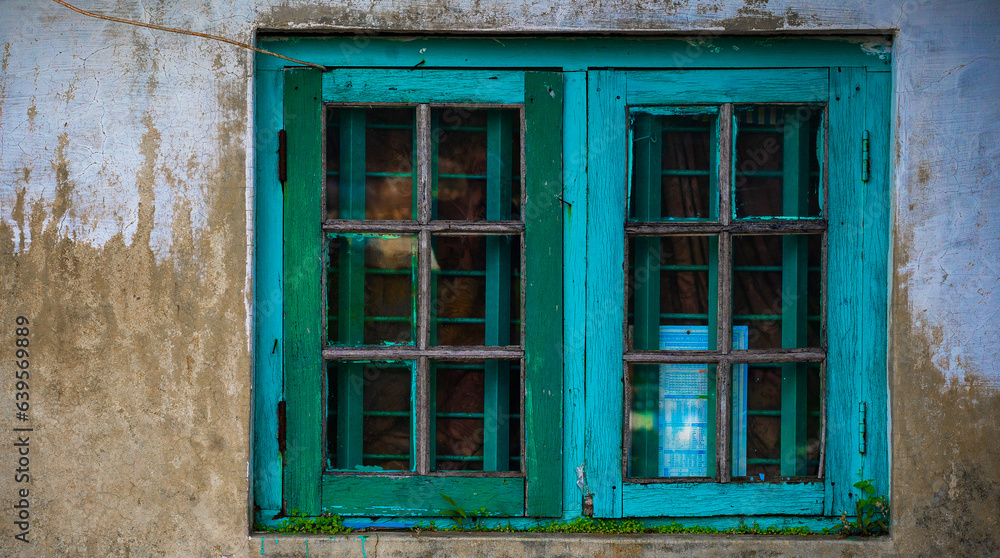 Obraz premium old wooden window