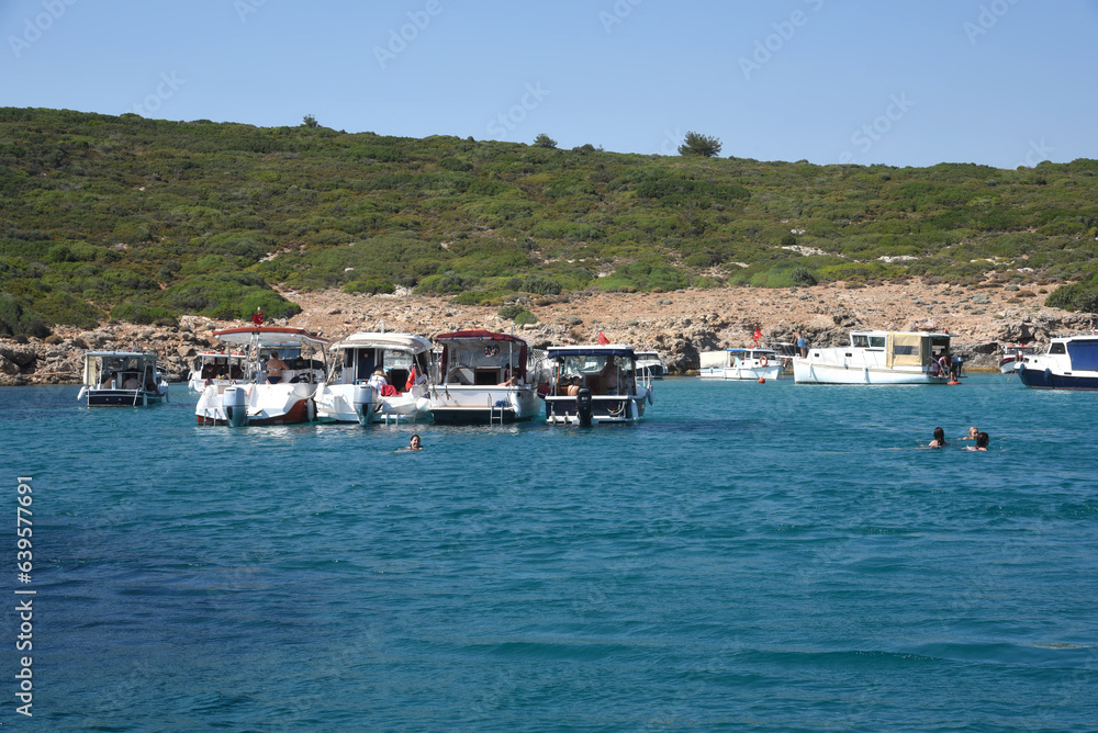 Boote in einer Bucht bei Izmir, Türkei