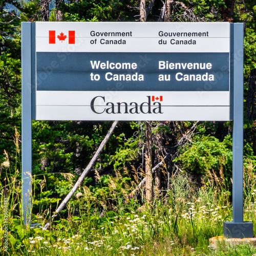Obraz na płótnie USA - Canada border post, on Chief Mountain highway, Browning, Montana. w salonie