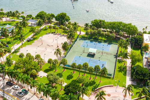 Φωτογραφία Aerial photo Margaret Pace Park edgewater Miami circa 2023