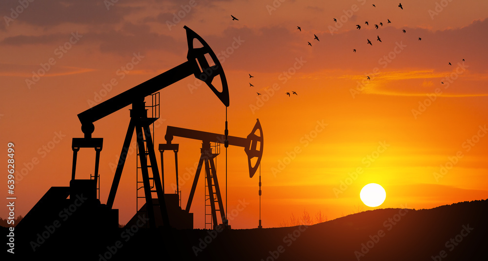 The change in oil prices caused by the war. Oil price cap concept. Oil drilling derricks at desert oilfield. Crude oil production from the ground. Petroleum production. The change in oil prices caused by the war. Oil price cap concept. Oil drilling derricks at desert oilfield. Crude oil production from the ground. Petroleum production.