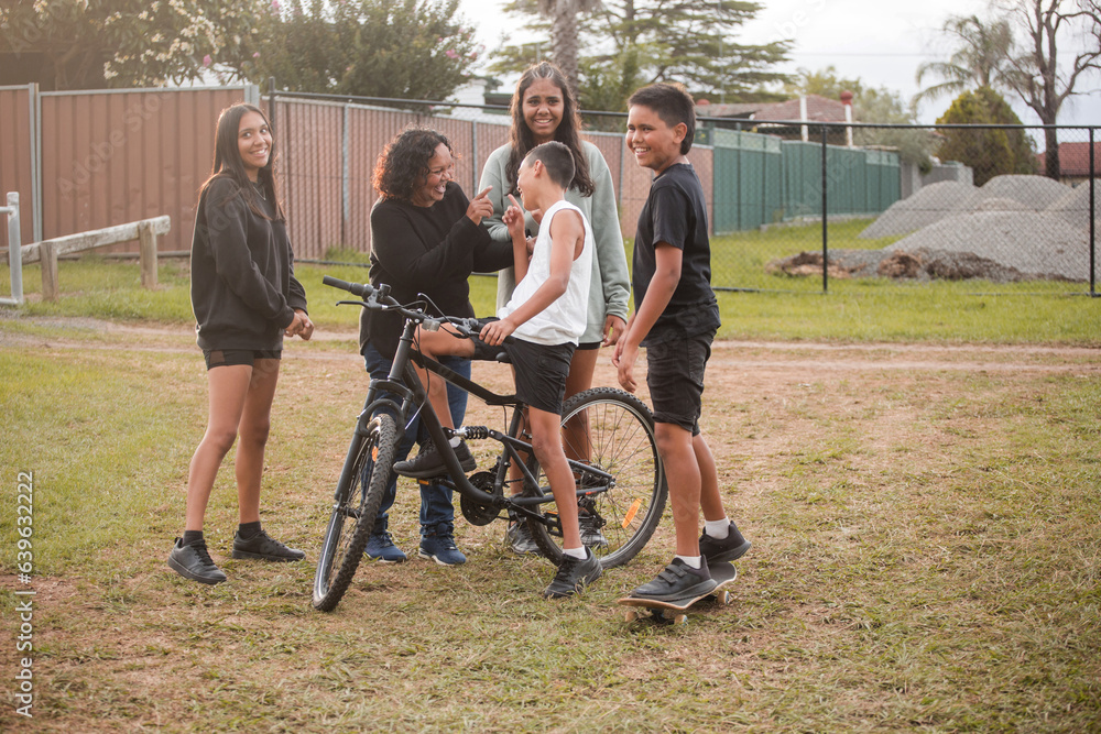 © Austockphoto - Aboriginal family in backyard