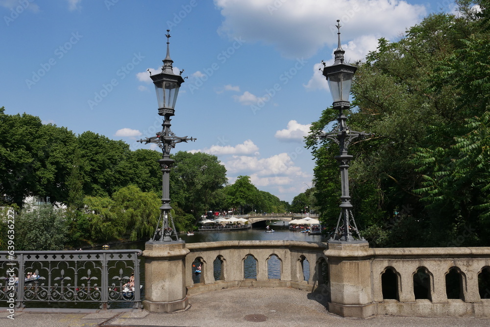 Fototapeta premium Schwanenwikbrücke Außenalster