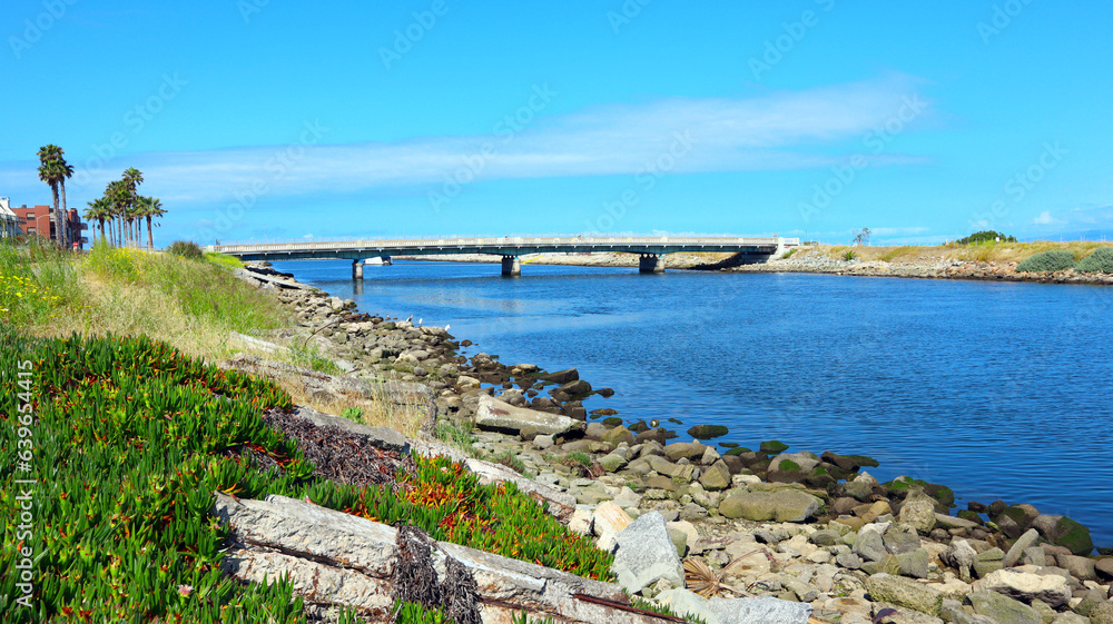 Fototapeta premium Marina del Rey (Los Angeles), California: view of BALLONA CREEK a channelized stream
