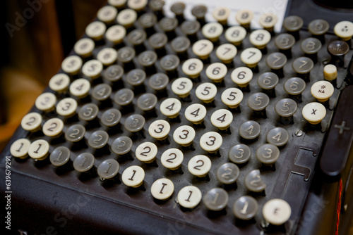 Ancienne machine à écrire de l'usine de soieries