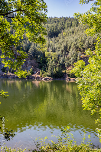 Fototapeta Naklejka Na Ścianę i Meble -  Le lac du Barrage du Dorlay