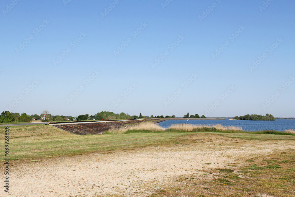 Lake of Der Chantecoq Giffaumont - Champaubert Champagne Grand Est France