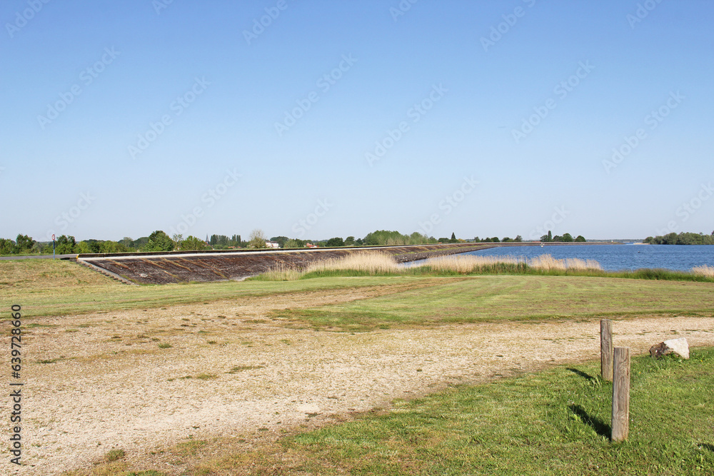 Lake of Der Chantecoq Giffaumont - Champaubert Champagne Grand Est France