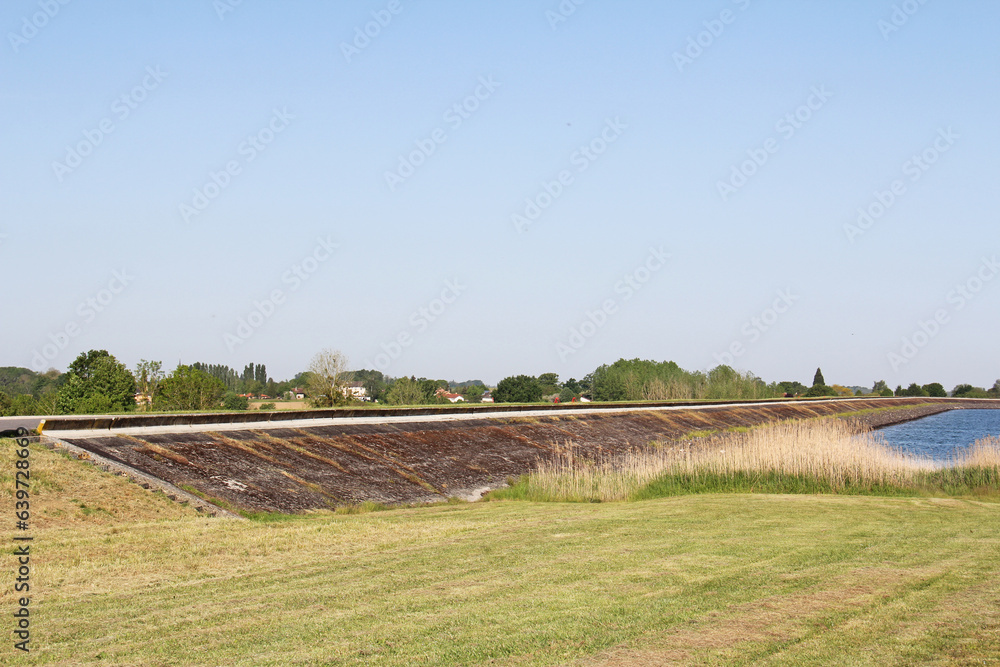 Lake of Der Chantecoq Giffaumont - Champaubert Champagne Grand Est France