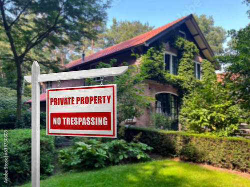 Tablou pe pânză Sign with text Private Property No Trespassing near house