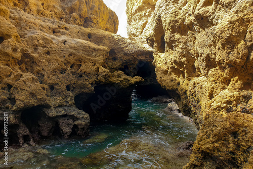 Unterwegs an der Steiküste bei Algar Seco, Algarve