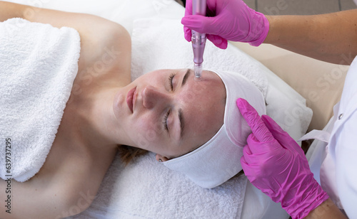 Top View Cosmetologist Doing Mesotherapy Injection With Dermapen On Face Of Young Woman For Rejuvenation In Spa Center. Patient Getting Needle Mesotherapy, Skincare. Horizontal Plane