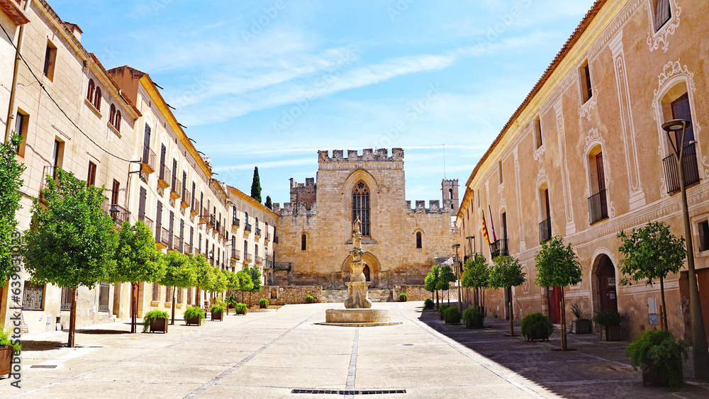 Monasterio de Les Santes Creus en la provincia de Tarragona, Catalunya, España, Europa
 - obrazy, fototapety, plakaty 