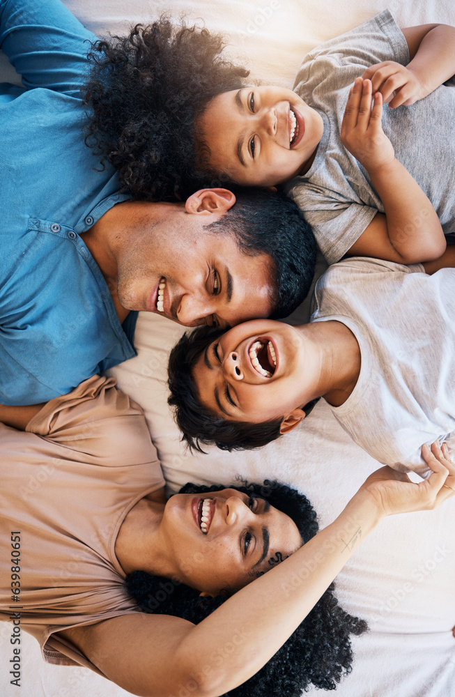 Φωτογραφία Above, laughing and portrait of a family on the bed for bonding, love and comic conversation