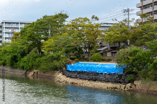 河川　護岸　災害復旧　土のう　ブルーシート