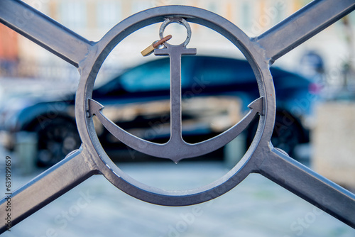 anchor with cadenas