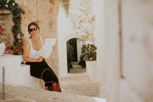 Female tourist with paper c...