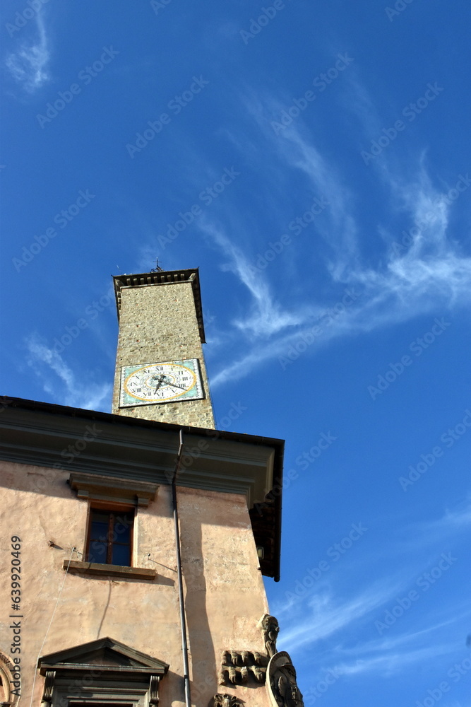 Malerischer Turm in der Altstadt von Viterbo