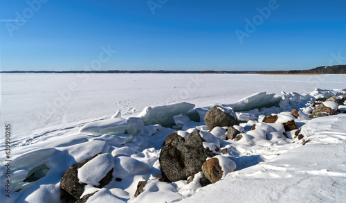 Fototapeta Naklejka Na Ścianę i Meble -  frozen lake in winter