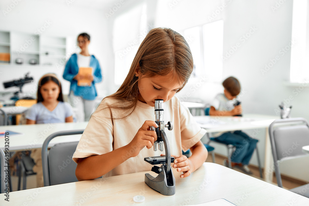 Naklejka premium Children learning in a school classroom