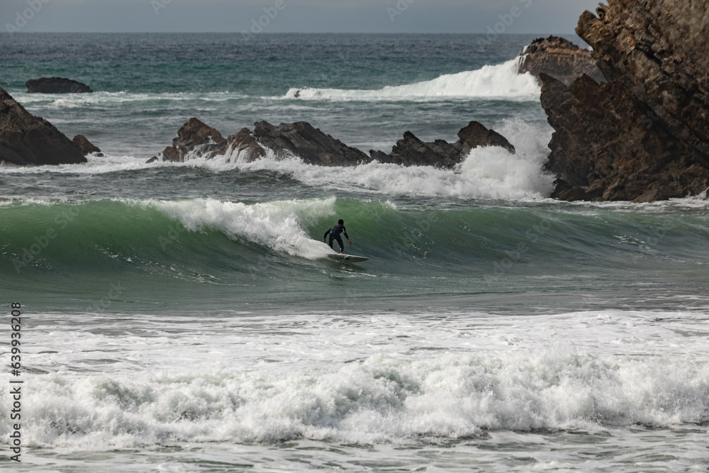 Surf à Biarritz sur la côte des Basques Surf à Biarritz sur la côte des Basques