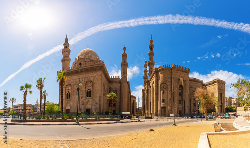 Obraz na płótnie The Mosque-Madrassa of Sultan Hassan panoramic view, main islamic place of visit in Cairo, Egypt w salonie