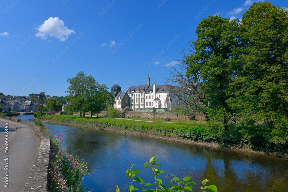L'abbaye blanche Saint-Joseph de Quimperlé - Bretagne France - obrazy, fototapety, plakaty 