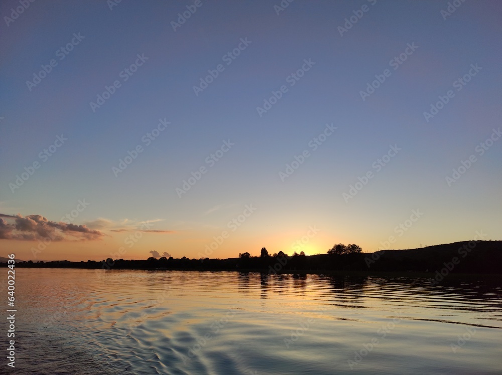 Naklejka premium sunset over the lake