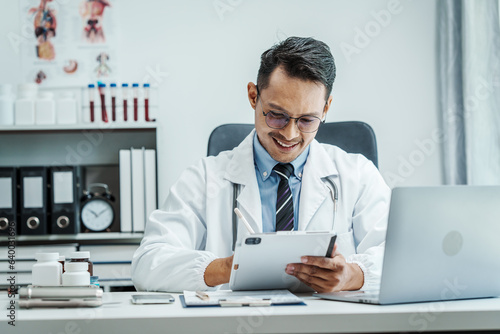 Wallpaper Mural Online Medical Consultations, Asian Full time pharmacy, doctor online consulting, medical care from experienced professionals. Need a medical consultant? Try this online, directly send medicines Torontodigital.ca