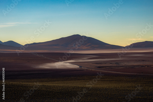 O planalto do deserto de Atacama, no norte do Chile, próximo à cordilheira dos Andes e à fronteira com a Argentina